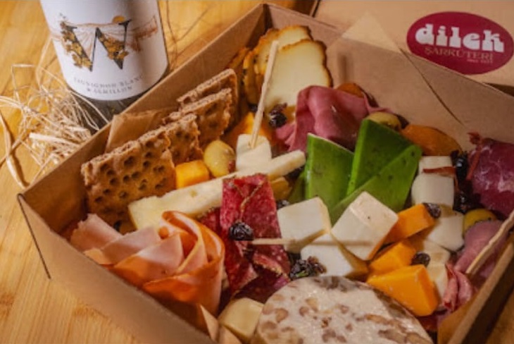 Dilek Meze ve Şarküteri 