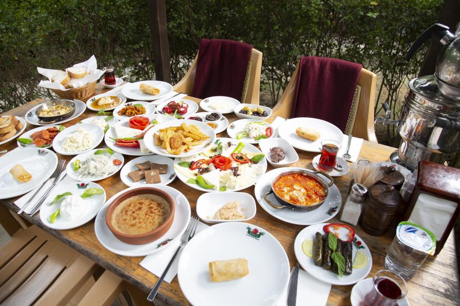 Azeldo Kalabalık Sofraları